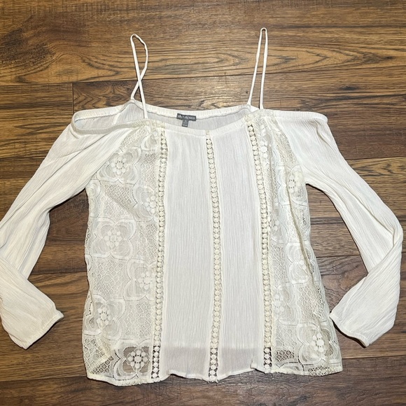 Charlotte Russe Lace Off The Shoulder Blouse Size Small - Picture 6 of 7